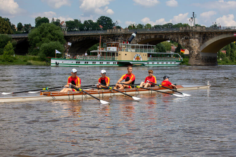 PRV Vierer vor Dampfer Pirna 22