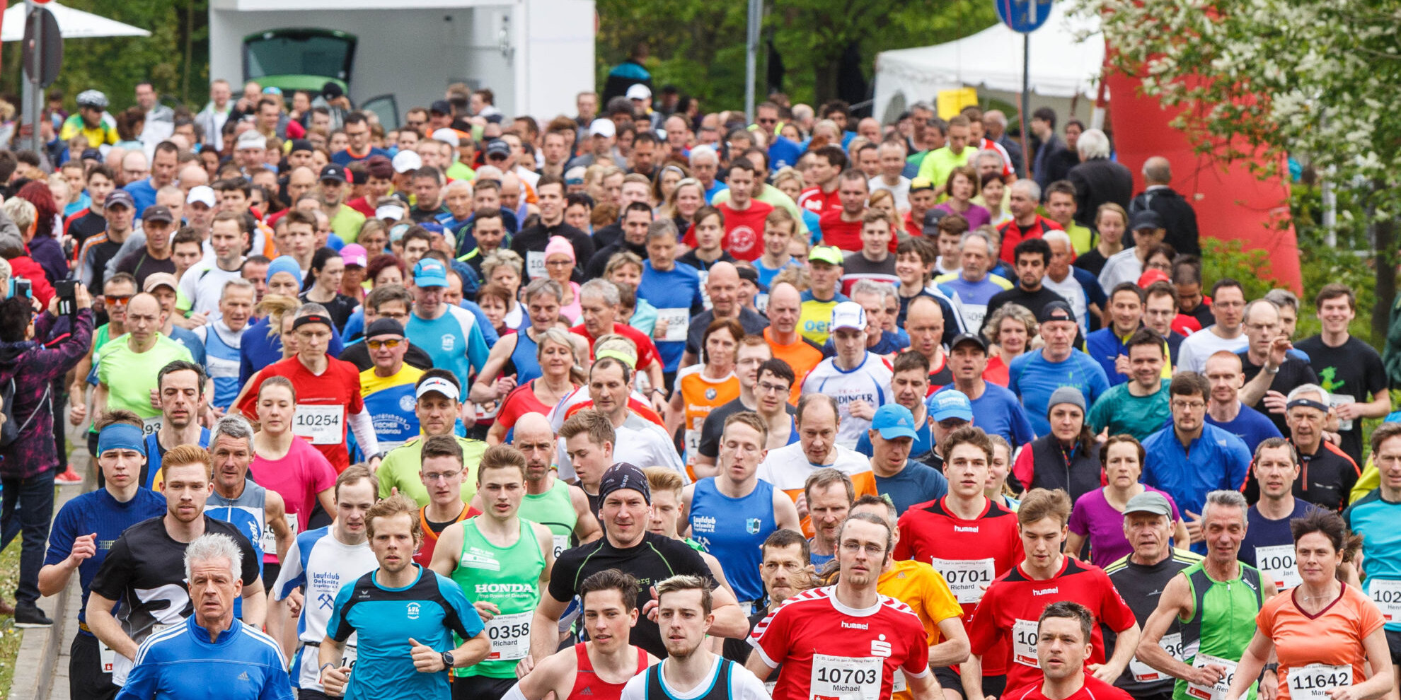 20. Lauf in den Frühling 07.05.2017 Start zum 10-km-Lauf.