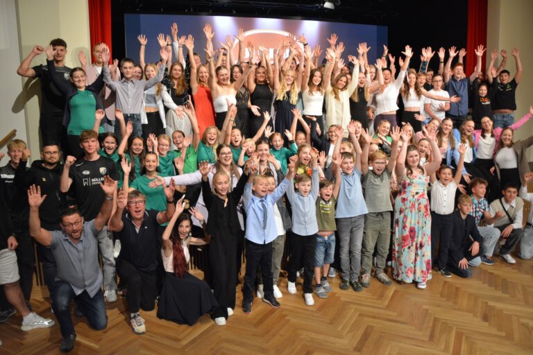 JSE24_JSE23_Gruppenfoto1alleGeehrten_FotoKlingbeilKSB